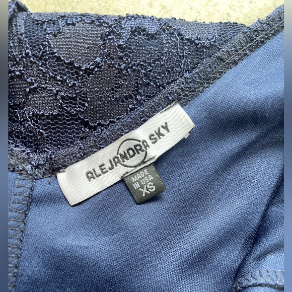 Elegant Black Sleeveless Dress - Picture 2 of 2